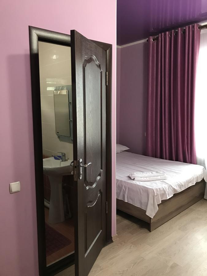 Hotel Prestizh Taraz Bagian luar foto