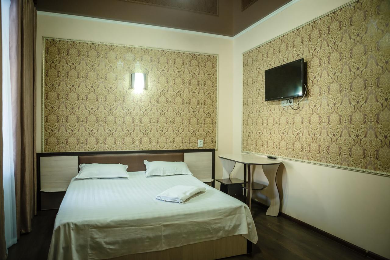 Hotel Prestizh Taraz Bagian luar foto